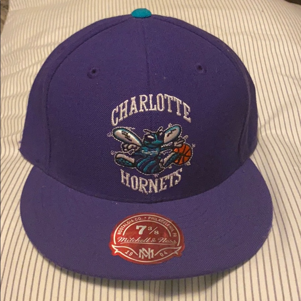 Mitchell & Ness Charlotte Hornets fitted hat